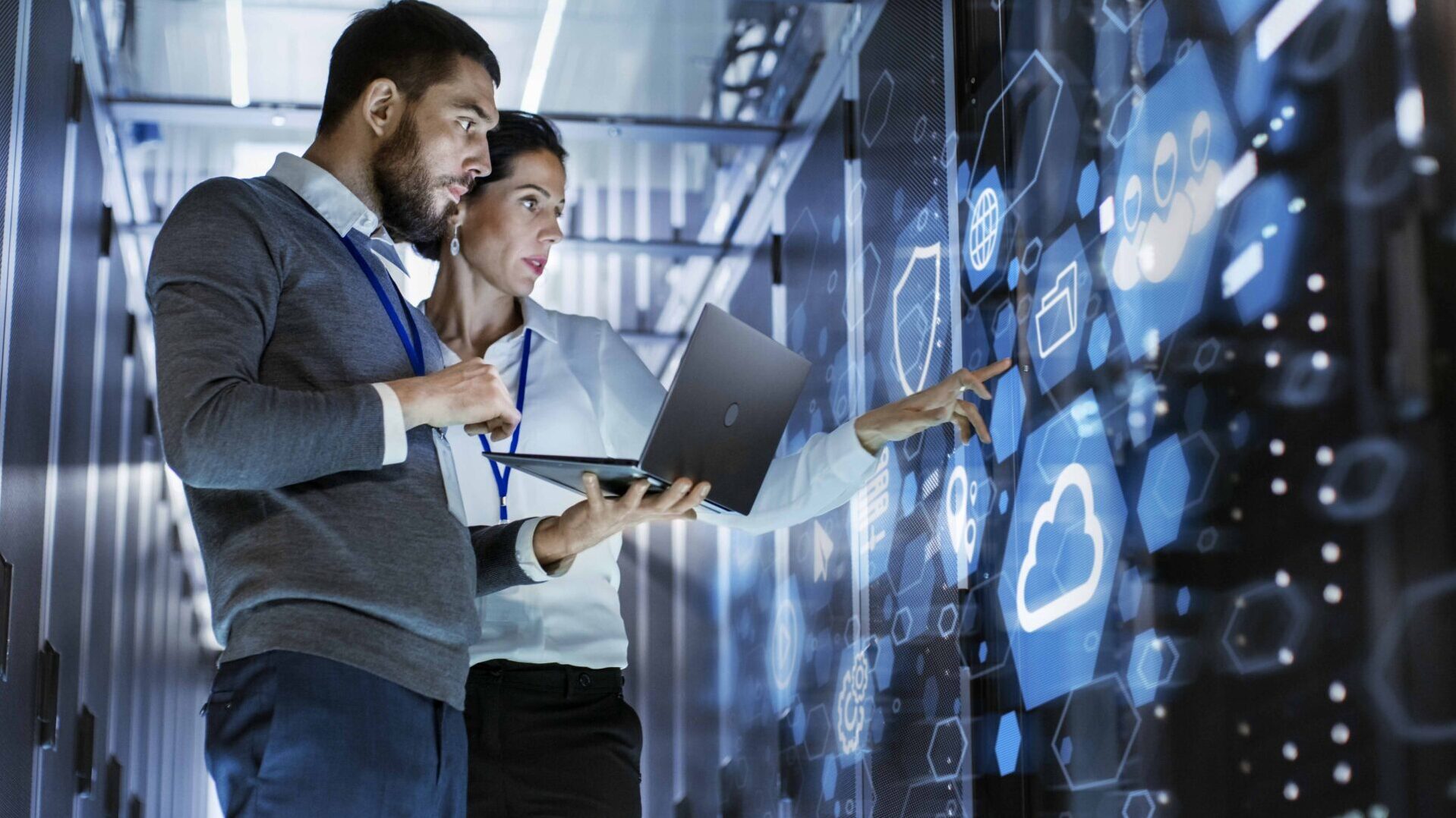 A Female IT technician explaining the work to a male engineer. 